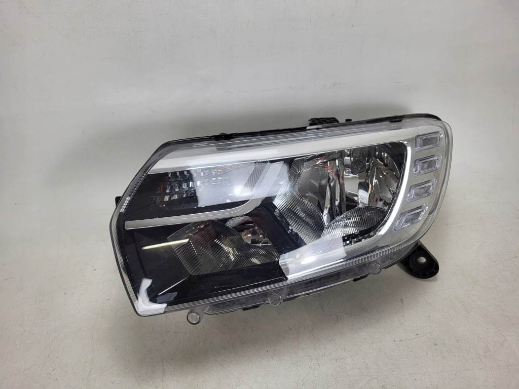 DACIA SANDERO II 2 LIFT lampa LED przód przednia lewa 260604218R