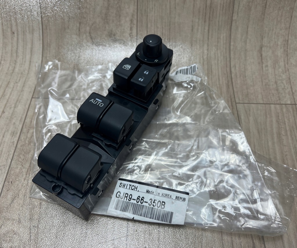 MAZDA 6 III 3 przełącznik sterowania szybą kierowcy lewy GJR966350B