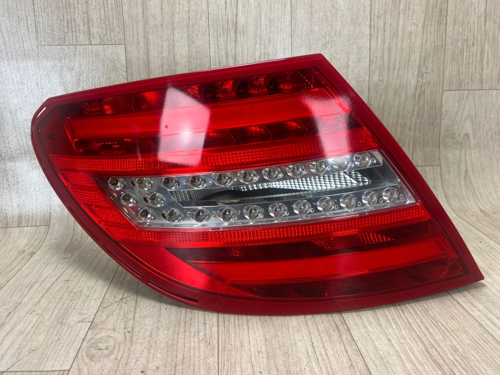 MERCEDES C-KLASA W204 LIFT lampa LED tył tylna lewa A2048202864 USA