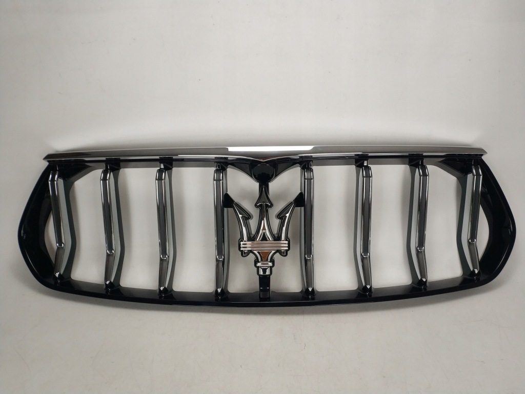 MASERATI LEVANTE grill atrapa silnika emblemat 670151261