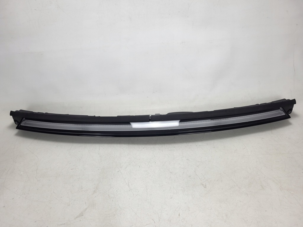 MERCEDES-BENZ EQC N293 lampa LED środkowa nad grill DRL A2939061501