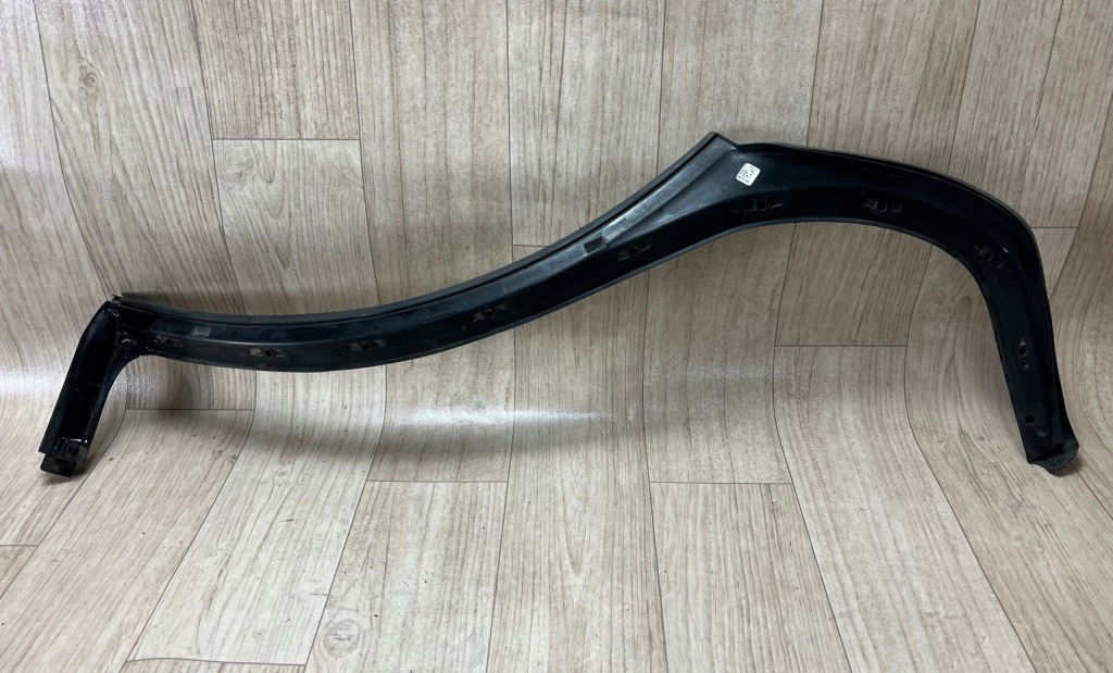 PORSCHE TAYCAN 9J 9J1 uszczelka drzwi tył tylny prawy 9J1839776A