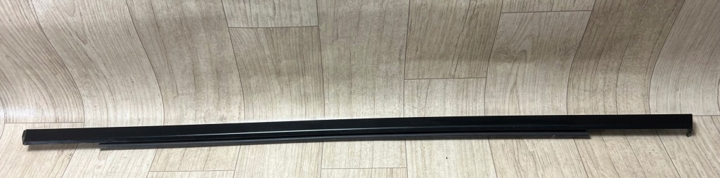 PORSCHE MACAN 95B listwa uszczelka drzwi tył prawa 95B839476D