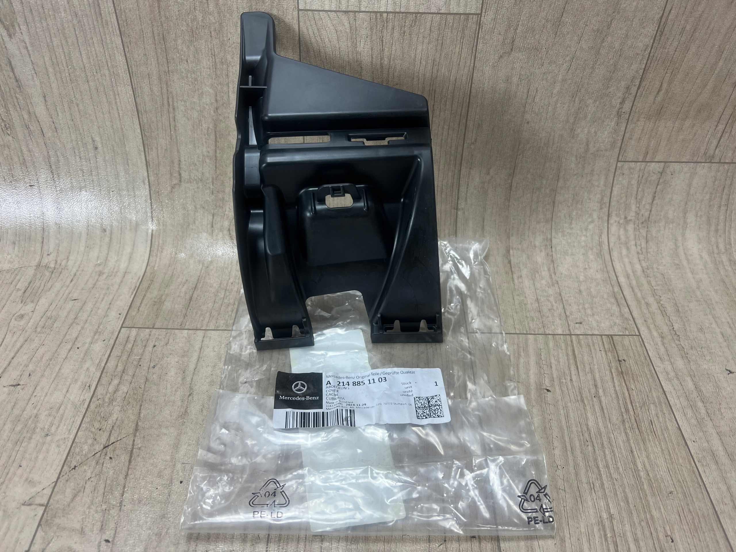 MERCEDES E-KLASA W214 AMG mocowanie zderzaka tył tylne lewe A2148851103