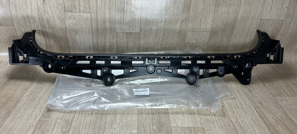 PORSCHE PANAMERA II 2 971 mocowanie ślizg zderzaka tył środek 971807863A