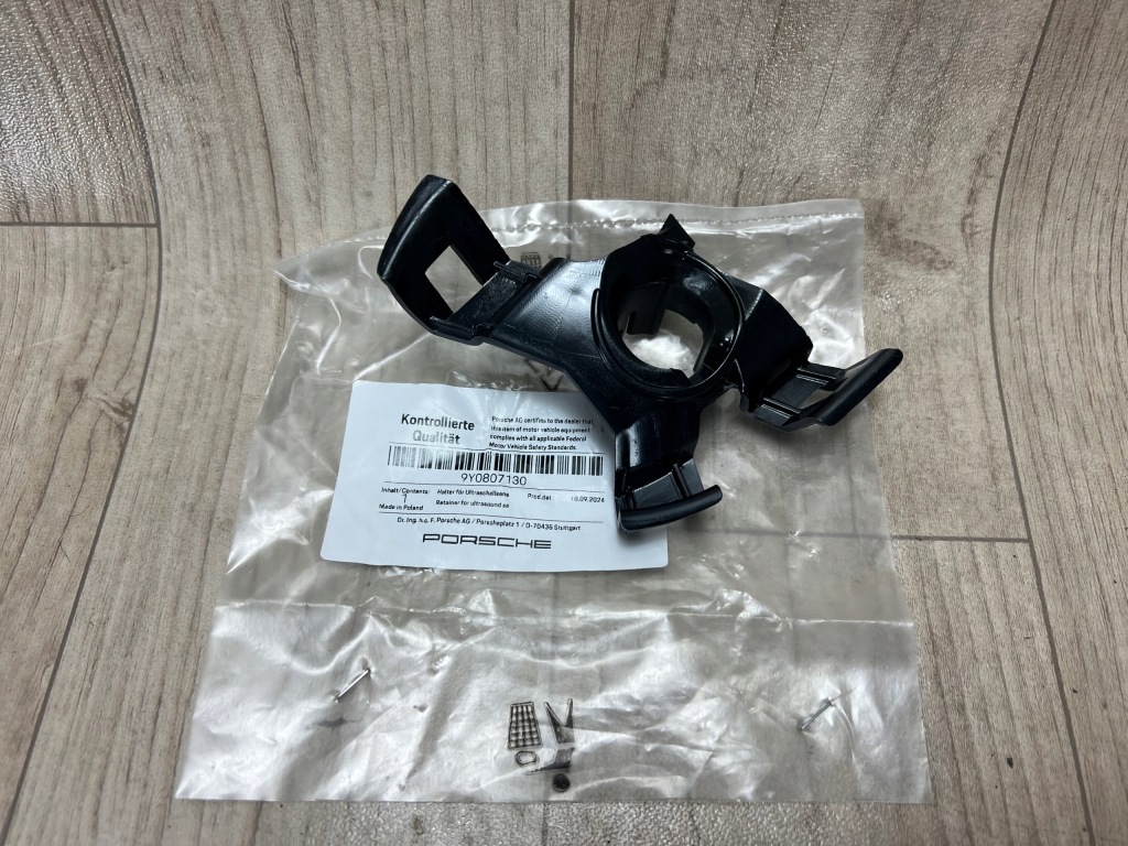 PORSCHE CAYENNE III 3 9Y 9Y0 uchwyt mocujący czujnik PDC prawy 9Y0807130
