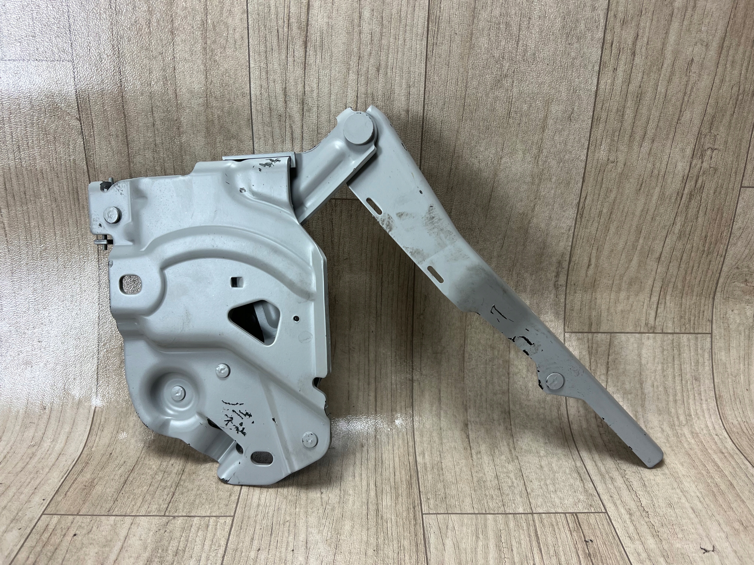 PORSCHE TAYCAN 9J 9J1 zawias maski przód przedni prawy 9J1823296