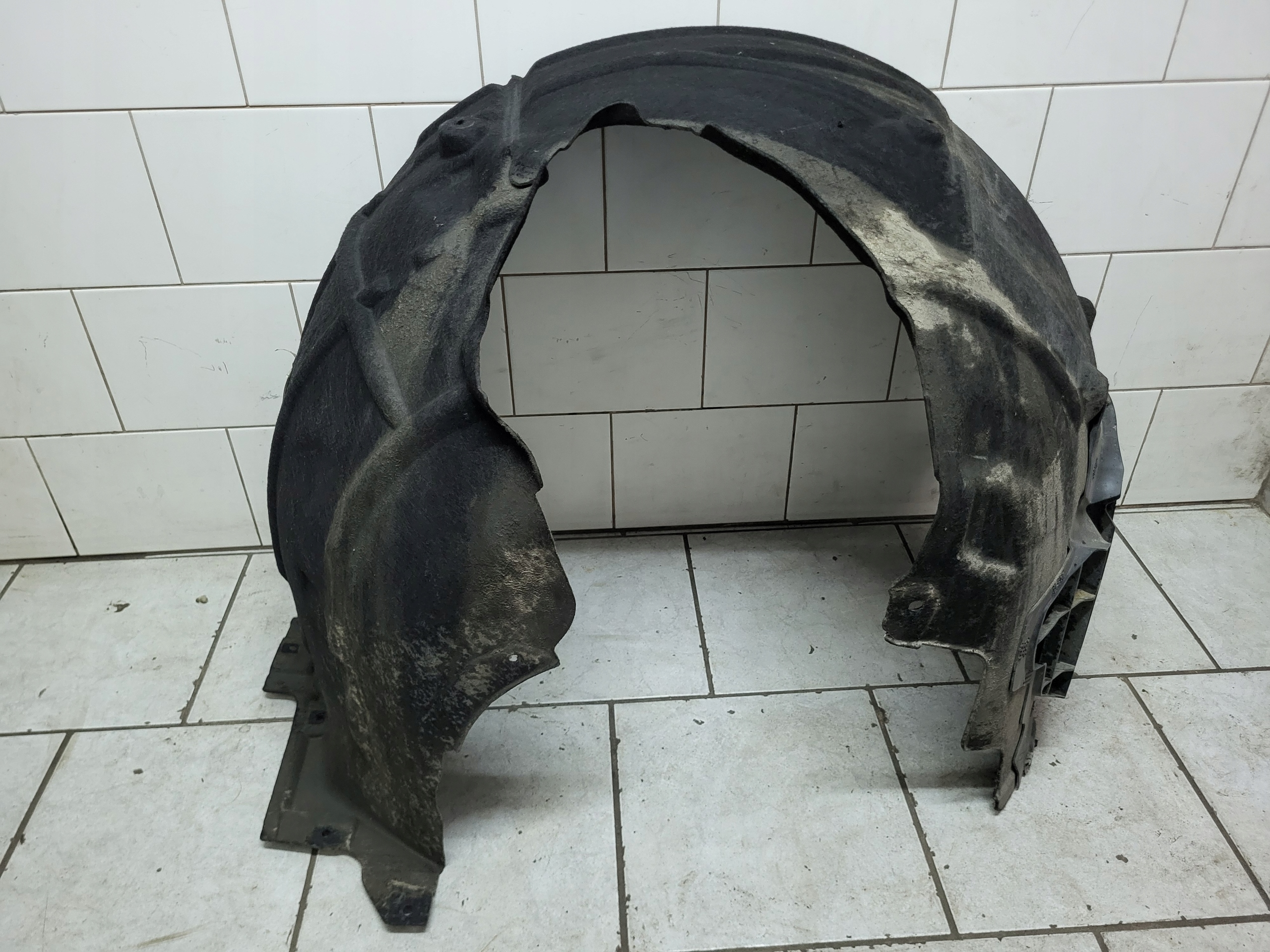 PORSCHE TAYCAN 9J1 nadkole tył tylne lewe 9J1810907D