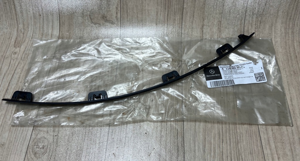 MERCEDES CLA W118 listwa zderzaka prawa przód przednia A1188855401