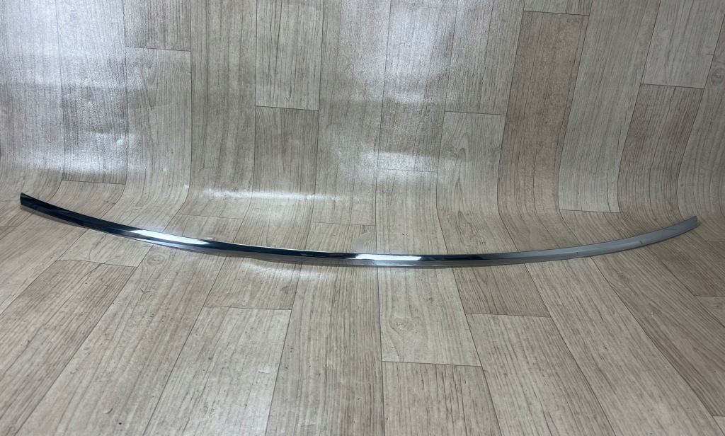 MERCEDES E-KLASA W214 dekor listwa wykończeniowa A2147572100