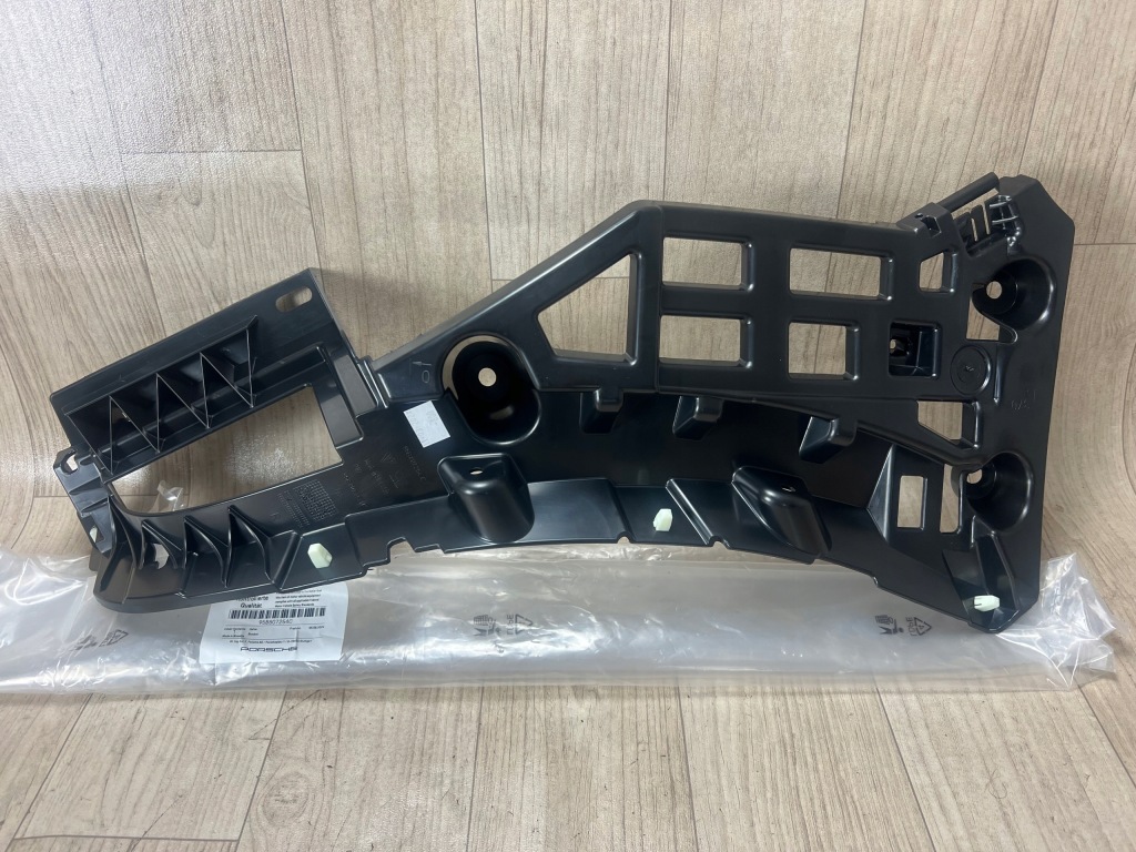 PORSCHE MACAN 95B ślizg zderzaka tył tylny prawy 95B807254C