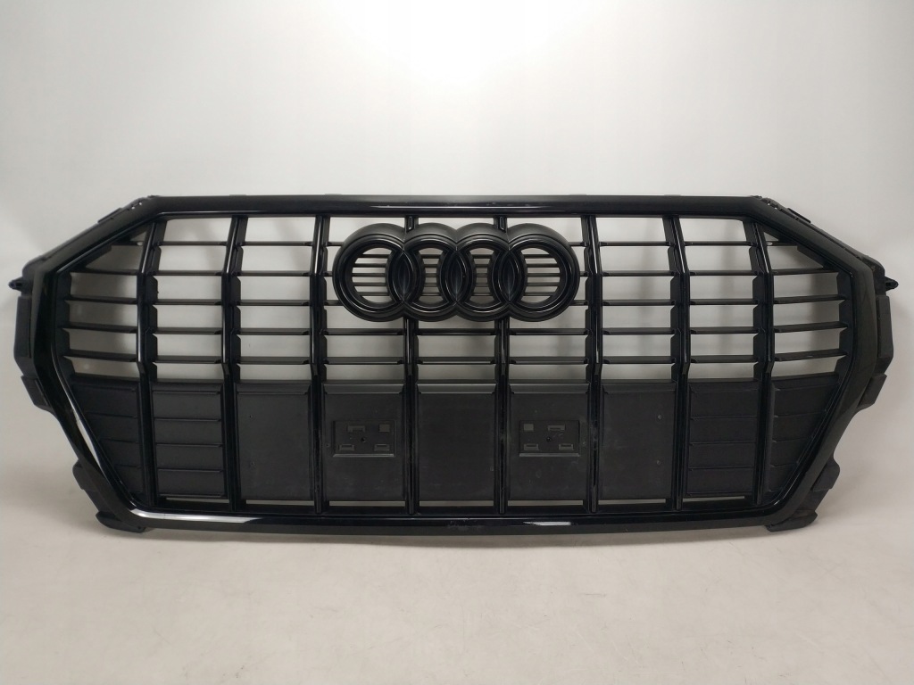 AUDI Q3 II 2 83A grill atrapa czarny. K-ce