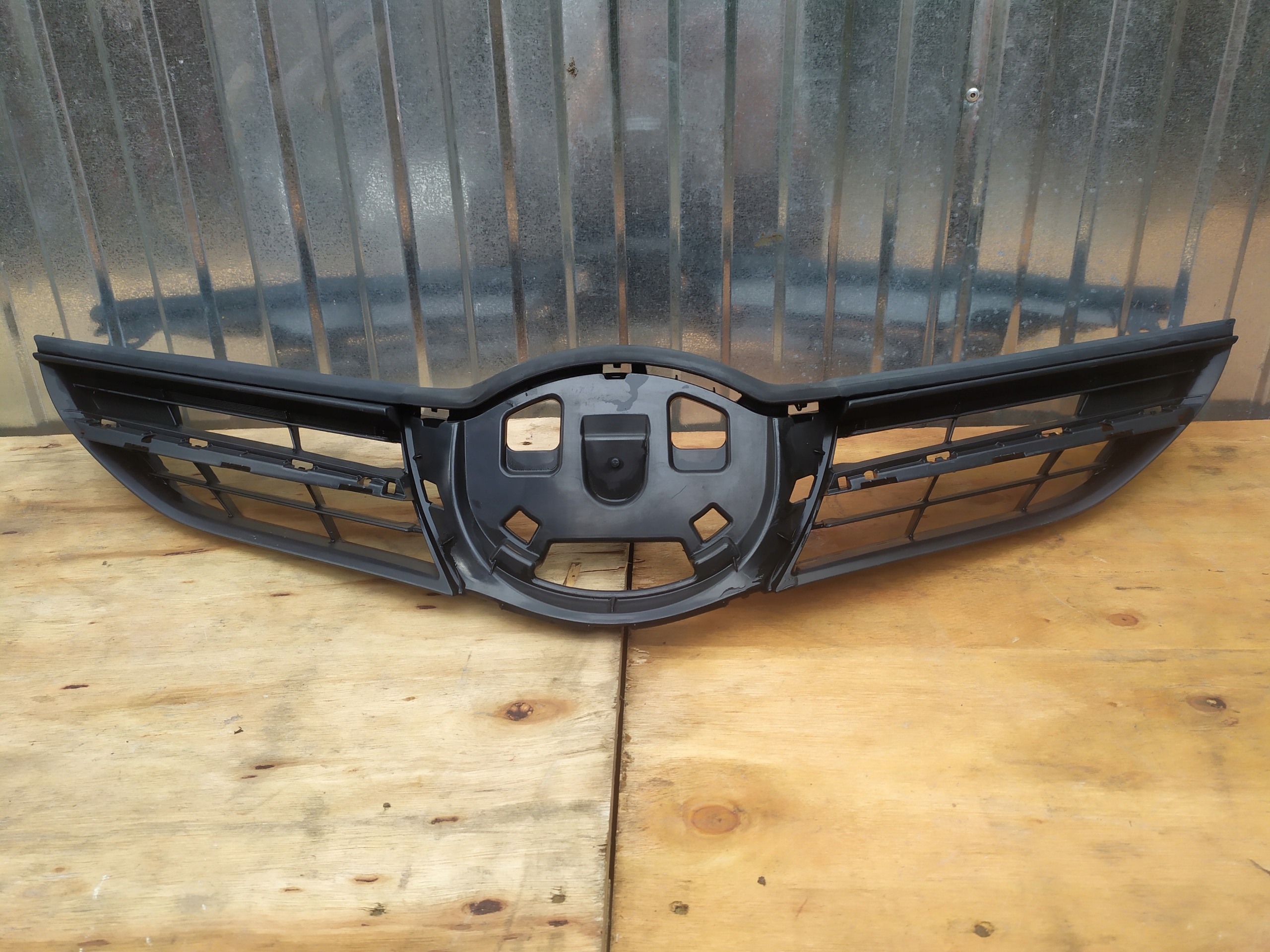 TOYOTA AURIS II 2 E18 grill atrapa 53114-02260