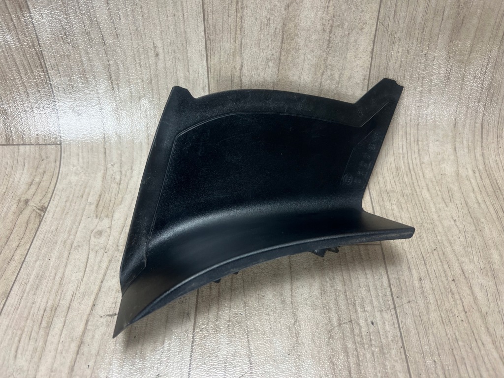 PORSCHE MACAN 95B osłona obudowa lampy tył tyłna prawa 95B945310F