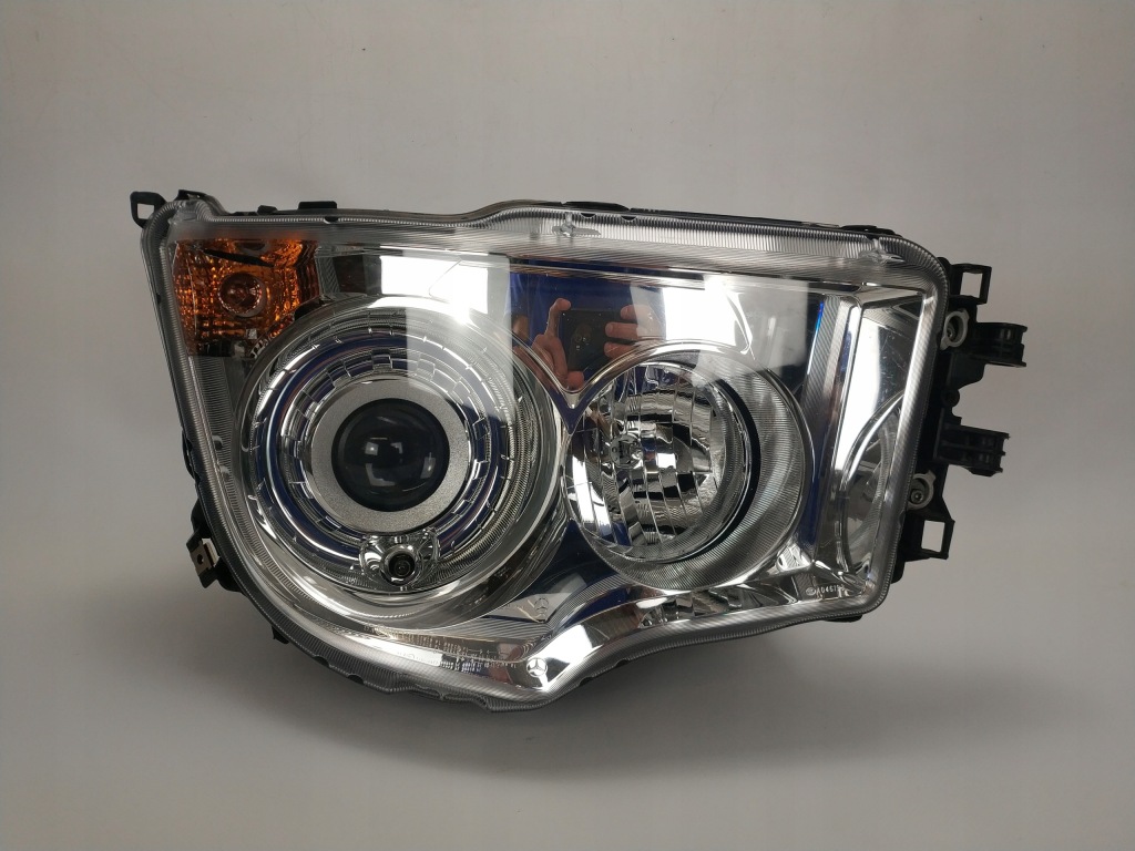MERCEDES ACTROS MP4 W960 Lampa XENON przód prawa