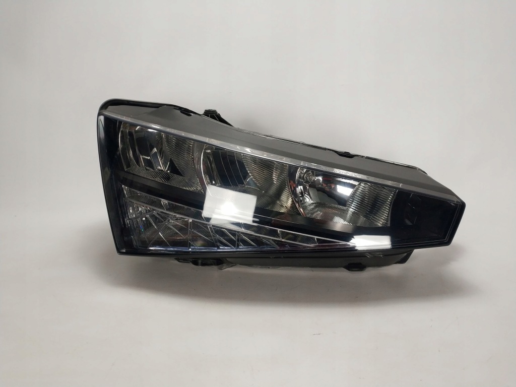 SKODA SCALA 657 lampa LED przód przednia prawa 657941016