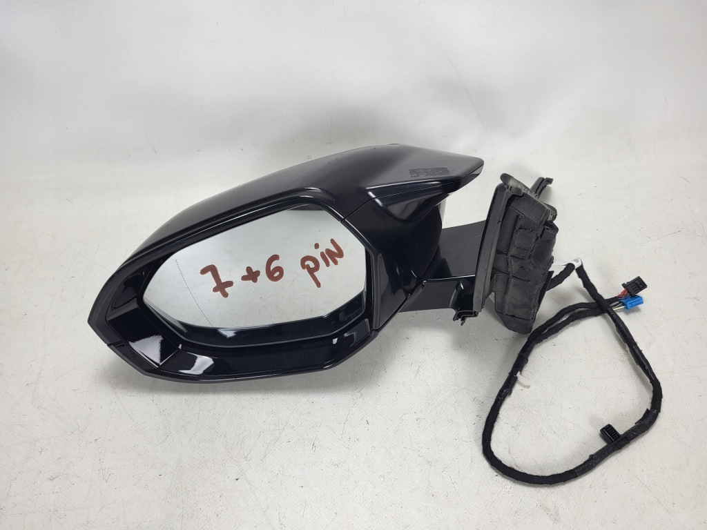 BMW 7 G70 M-POWER lusterko lewe 7+6-PIN 10804-100-WC58