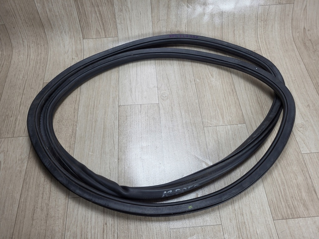 AUDI A3 8P 8P4 uszczelka klapy tył tylna 8P4827705