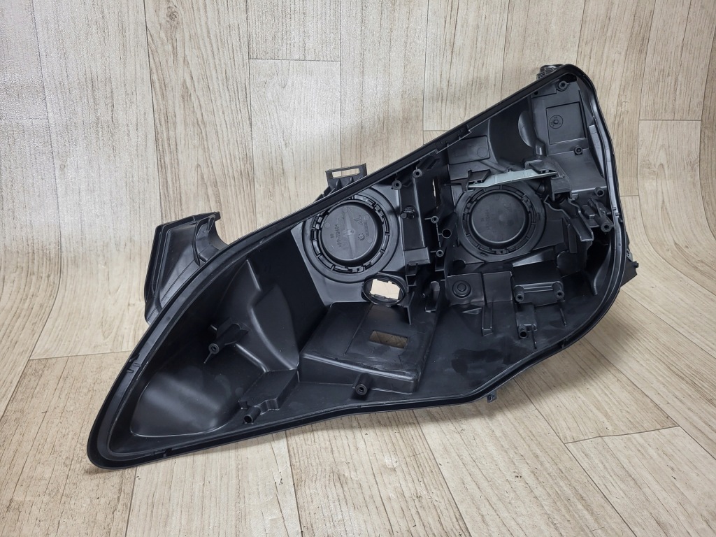 OPEL ASTRA J IV 4 GTC puszka obudowa lampy XENON przód przednia lewa