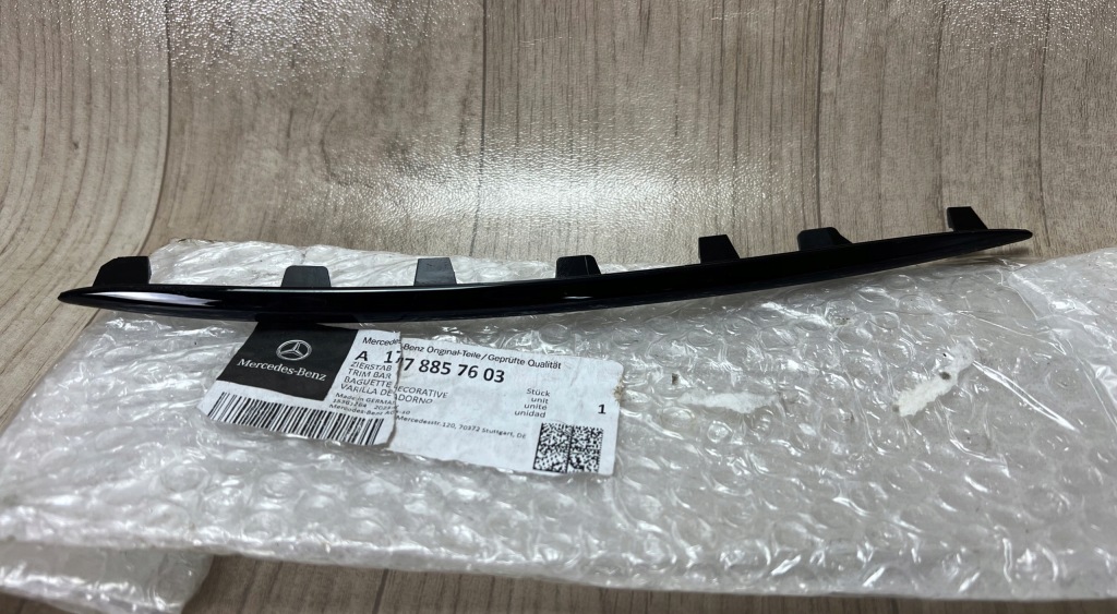 MERCEDES A-KLASA W177 listwa ozdobna zderzaka prawa przód A1778857603