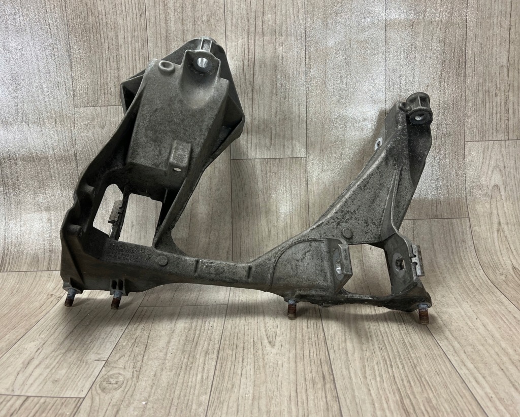 PORSCHE BOXSTER 981 CAYMAN 781 wspornik mocowanie wózka prawy 98133115206