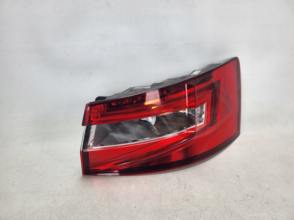SKODA SUPERB III 3 3V5 SEDAN lampa LED tył prawa 3V5945208A