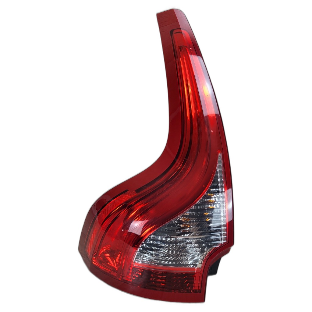 VOLVO XC60 LIFT lampa tył tylna lewa 31323034